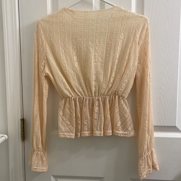 Bohemian lace crop blouse beige-peach color - Picture 4 of 5